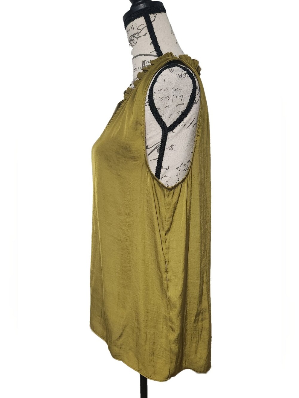 Simply Vera Vera Wang Olive Green Ruffled V-Neck Sleeveless Top EUC Large - Picture 2 of 6